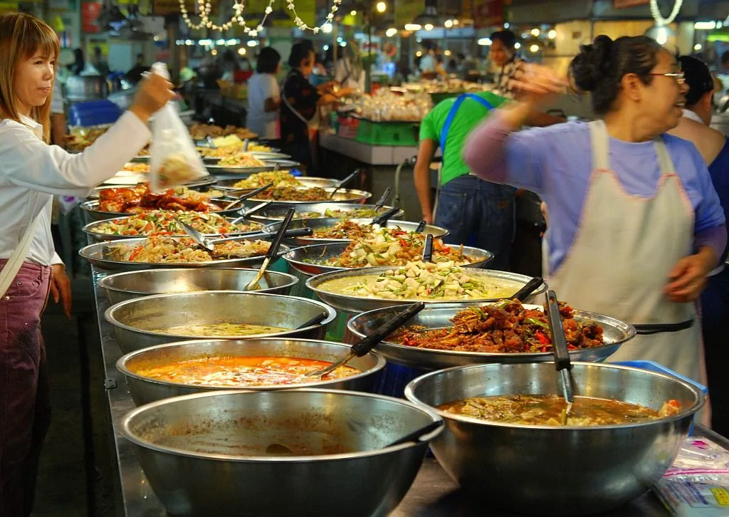 Stämningsbild från en marknad i Chiang Mai