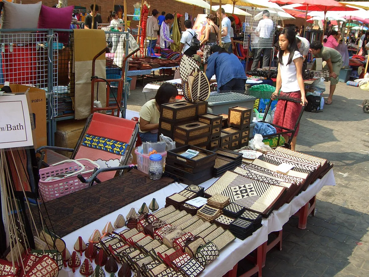 Stämningsbild från en marknad i Chiang Mai