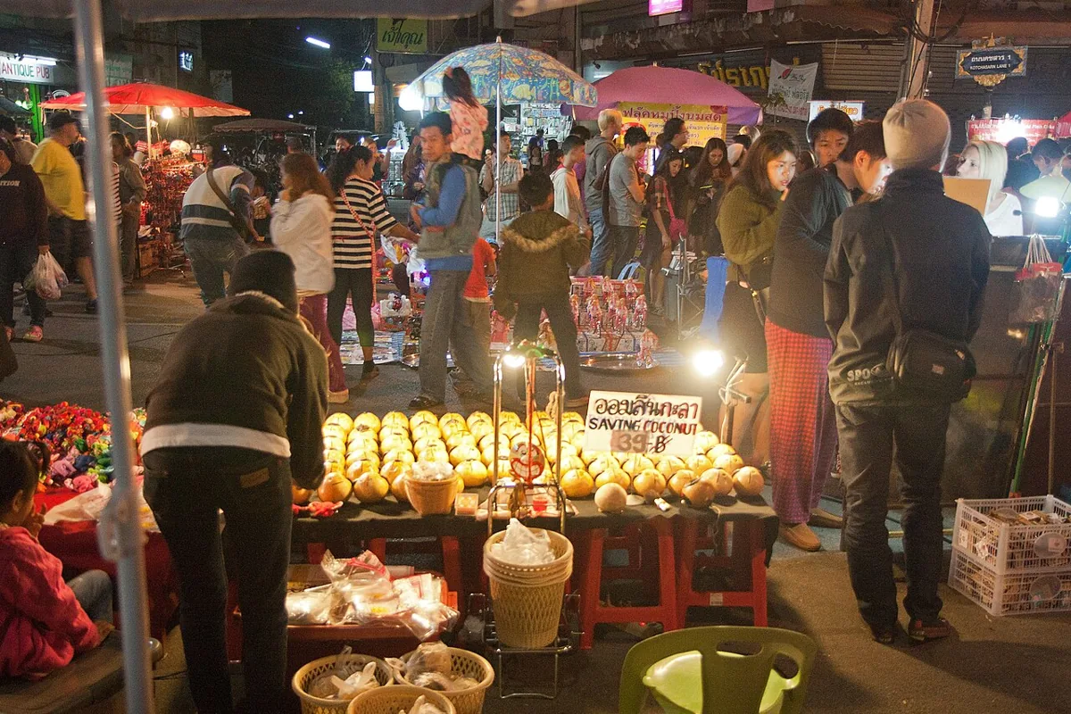Stämningsbild från en marknad i Chiang Mai