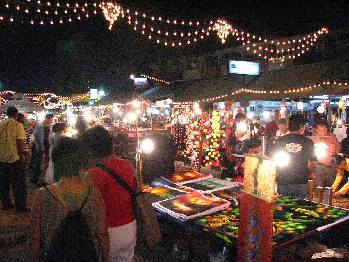 Stämningsbild från en marknad i Chiang Mai