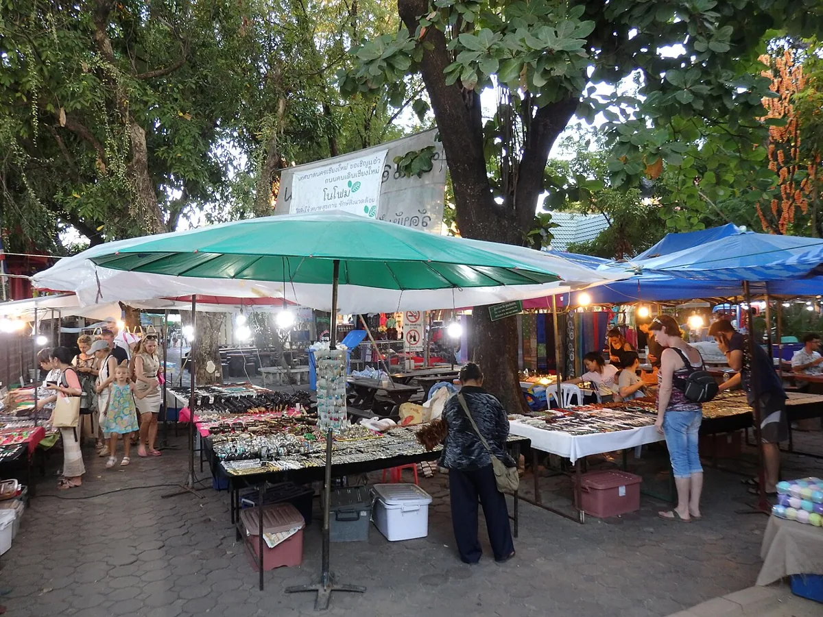 Stämningsbild från en marknad i Chiang Mai