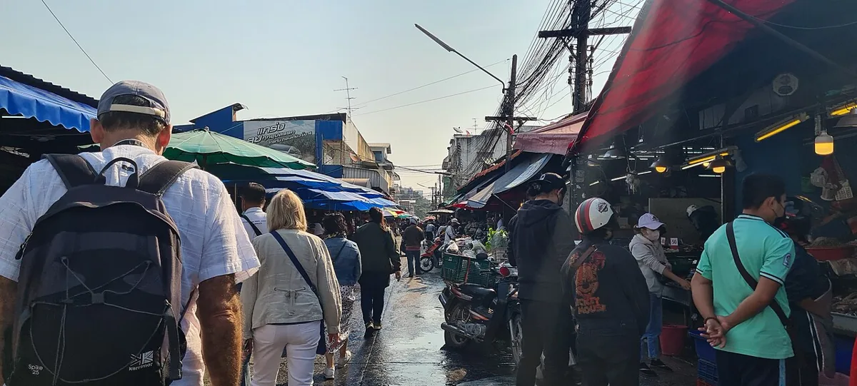 Stämningsbild från en marknad i Chiang Mai