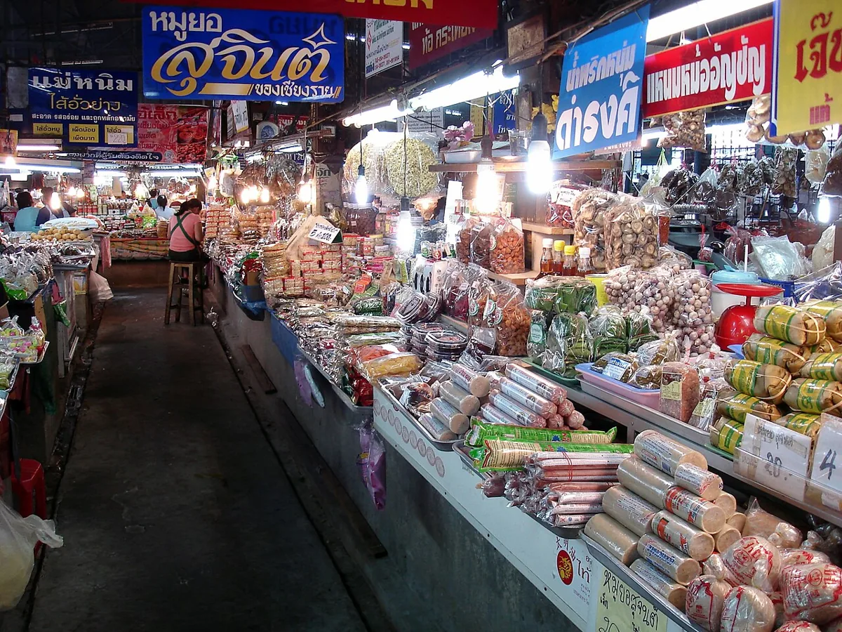Stämningsbild från en marknad i Chiang Mai